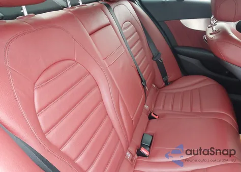 2018 Mercedes-Benz C 300 4Matic из США, поврежденный, VIN 55SWF4KB0JU260348